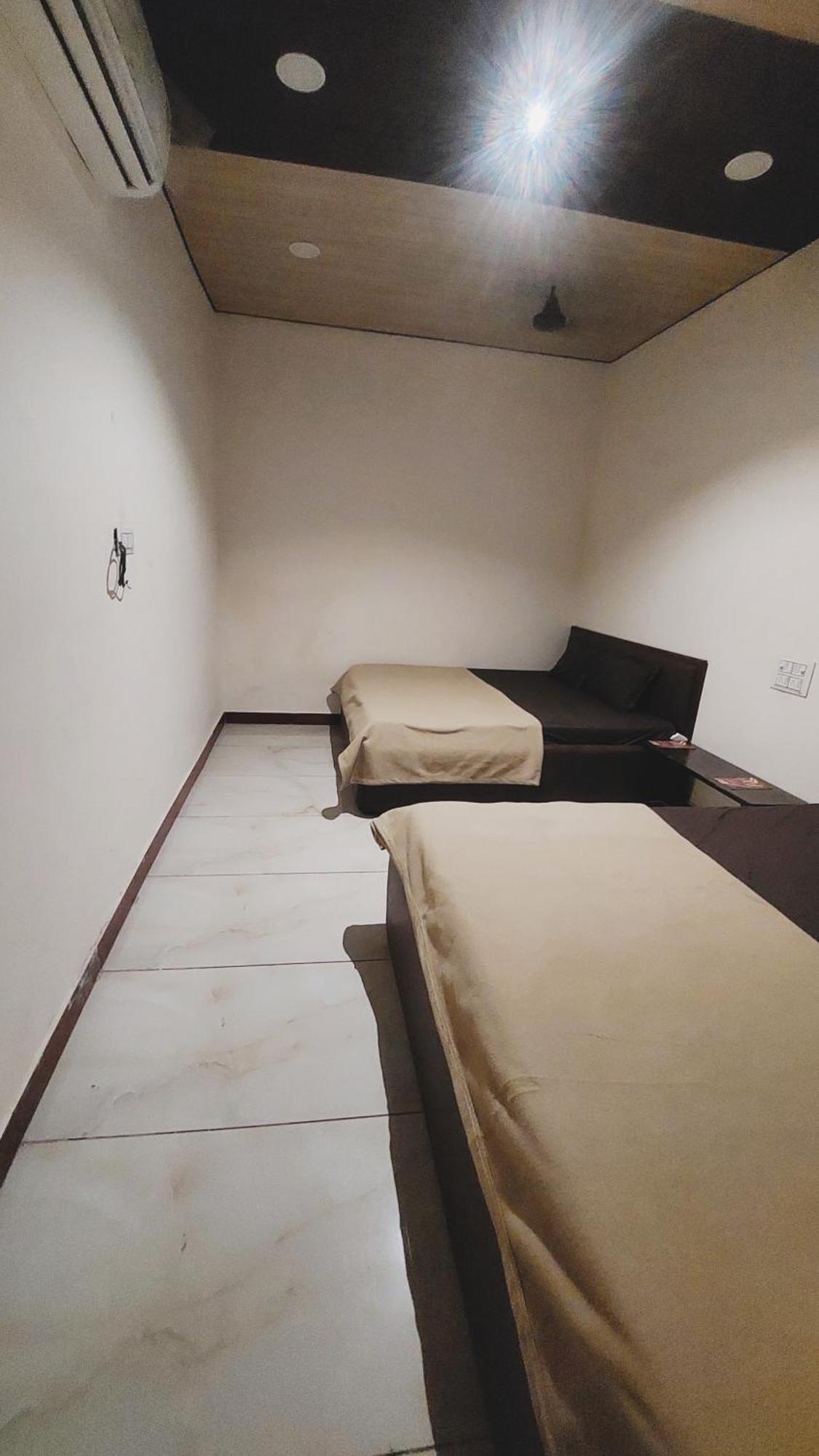 Hotel Prakash Palace Ujjain Buitenkant foto