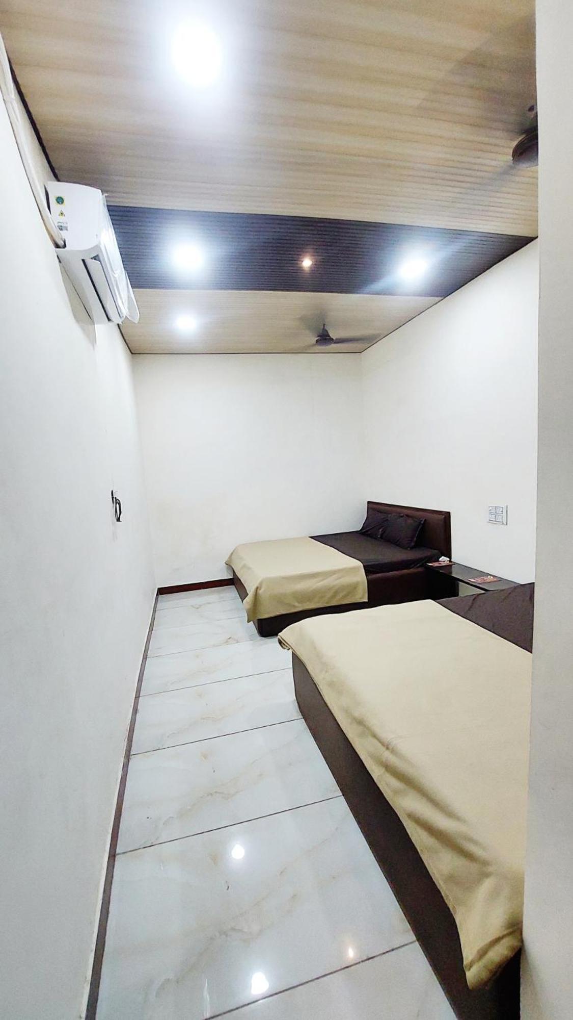 Hotel Prakash Palace Ujjain Buitenkant foto